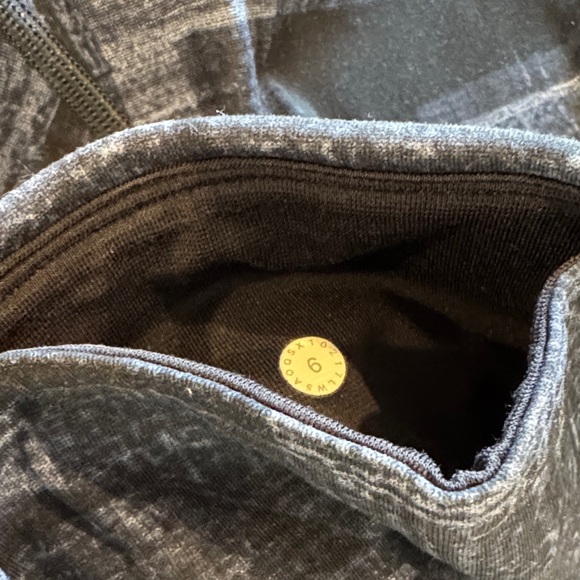 Lululemon Blue Patterned Leggings - Picture 2 of 6